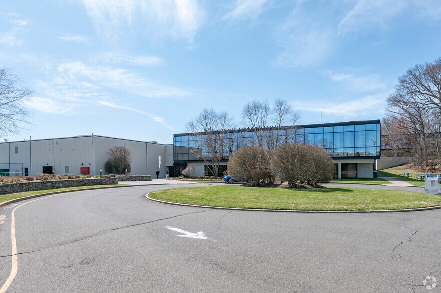 More Photos Of 710 Bridgeport Ave, Shelton Manufacturing For Lease