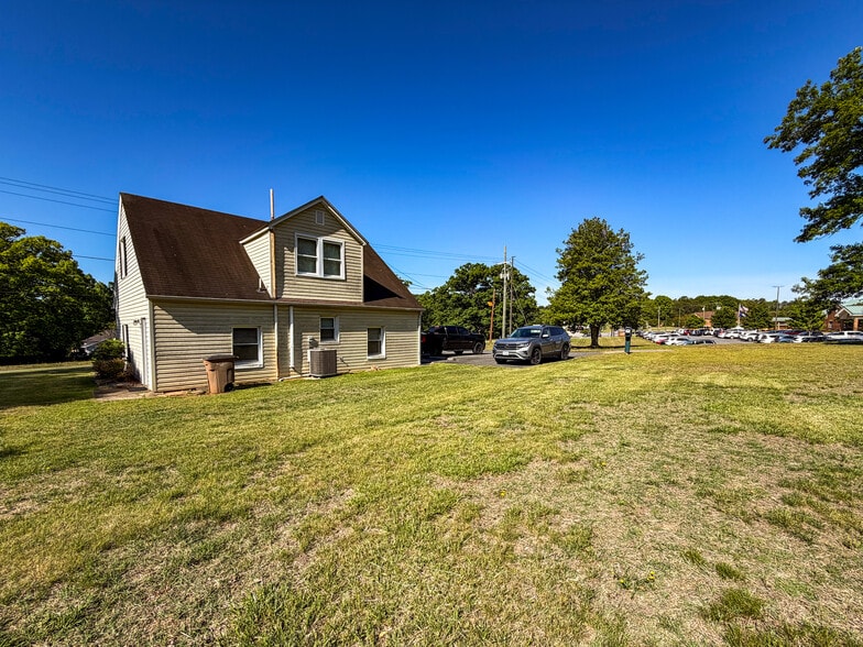 More Photos Of 2292 Lynch Mill Rd, Altavista Office For Lease