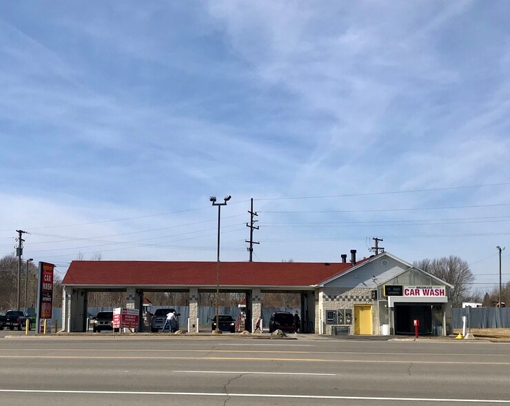 More Photos Of 127 N Groesbeck Hwy, Mount Clemens Carwash For Sale