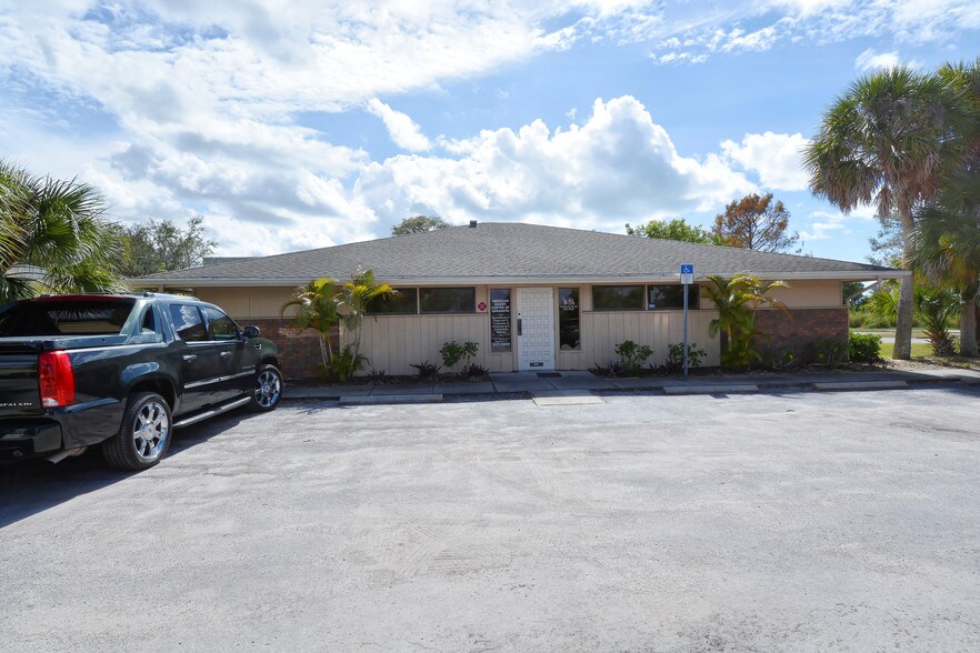 More Photos Of 7147 Curtiss Ave, Sarasota Medical For Sale