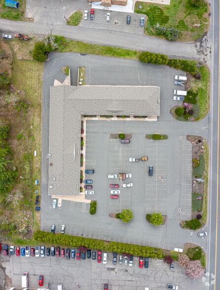 More Photos Of 518 Salmon Brook St, Granby Unknown For Lease