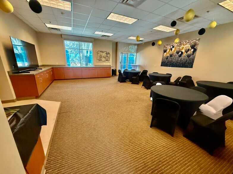 More Photos Of 15255 N 40th St, Phoenix Medical For Lease