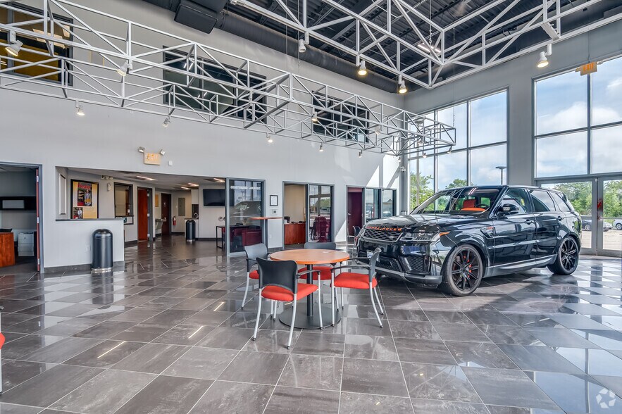 More Photos Of 3210 W Washington St, West Bend Auto Dealership For Lease