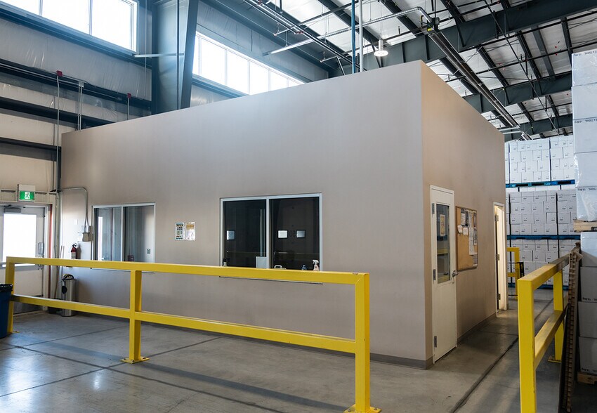 More Photos Of 450 Sherman Av N, Hamilton Industrial For Lease