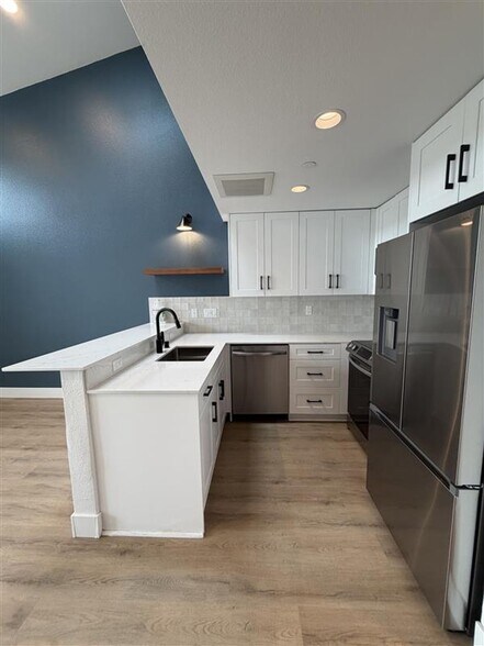 More Photos Of 7606 Girard Ave, La Jolla Apartments For Sale
