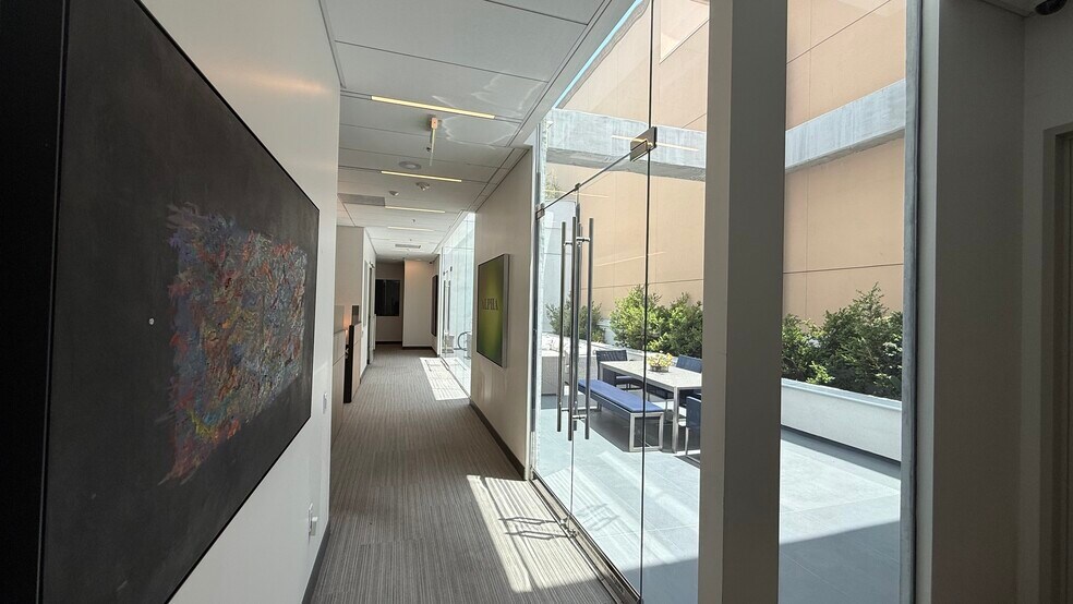 More Photos Of 243 N Canon Dr, Beverly Hills Office For Lease