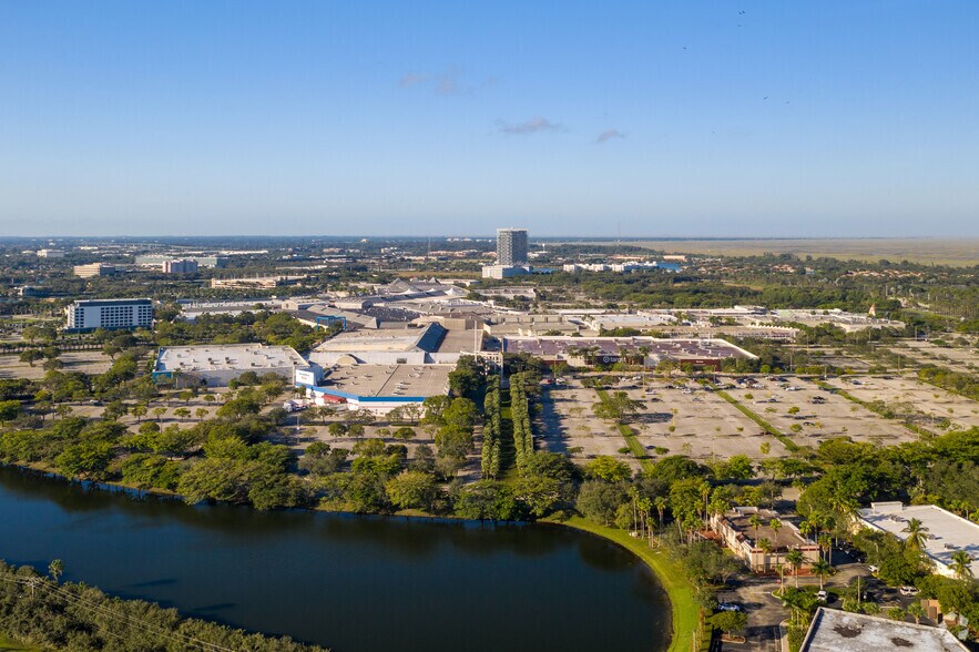 More Photos Of 12801 W Sunrise Blvd, Sunrise General Retail For Sale