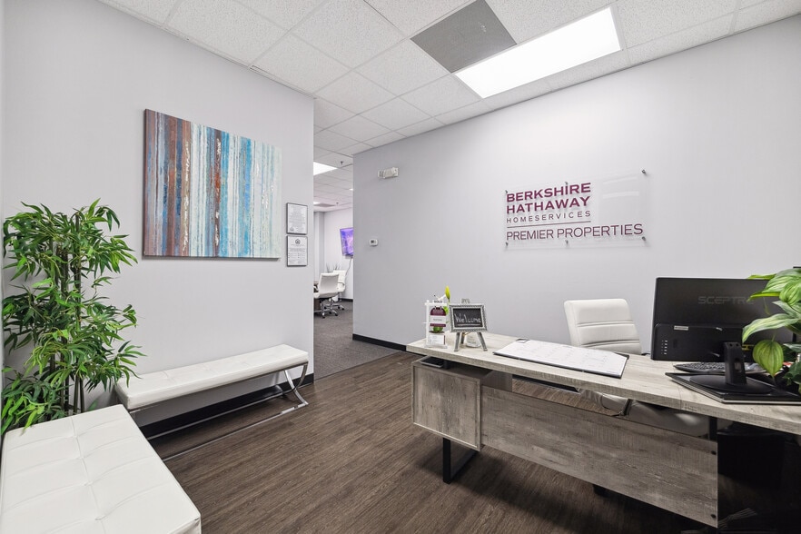 More Photos Of 52 Sugar Creek Center Blvd, Sugar Land Office For Sale