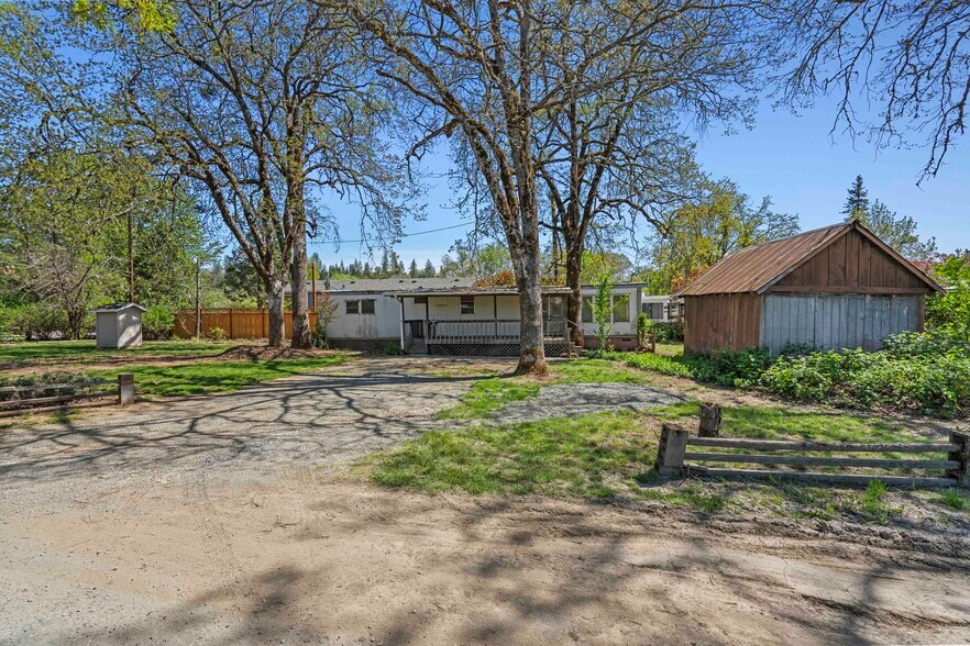 More Photos Of 387 Tavis Dr, Merlin Manufactured Housing Mobile Home Park For Sale
