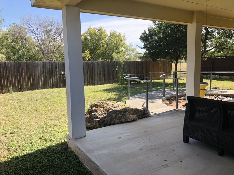 More Photos Of 2522 Holly Hill Dr, San Antonio Medical For Lease