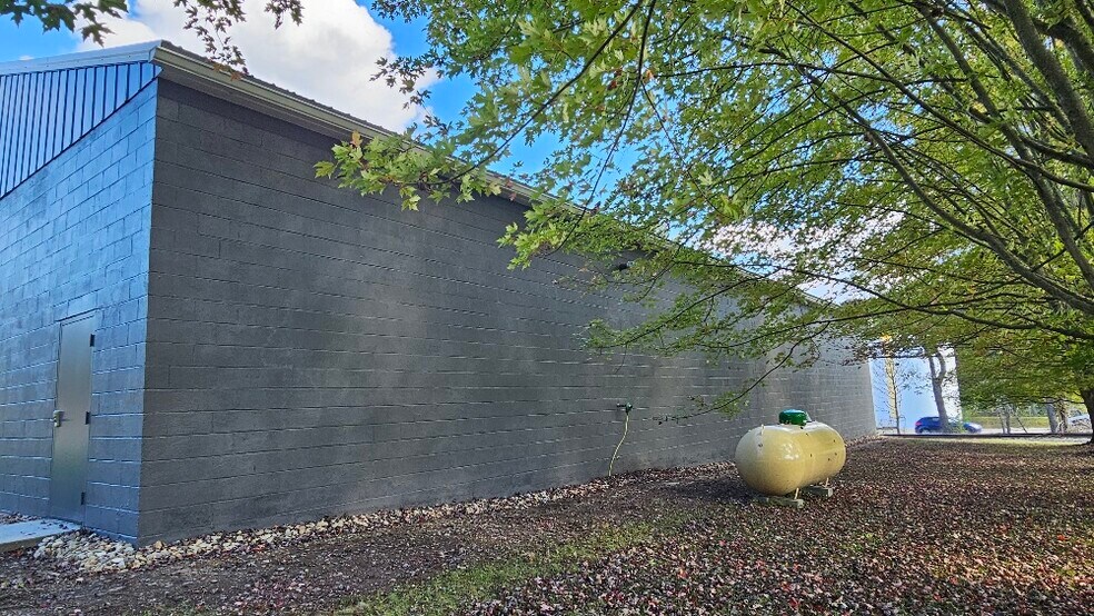 More Photos Of 2928-2984 Washington Ave, Clearfield Warehouse For Sale