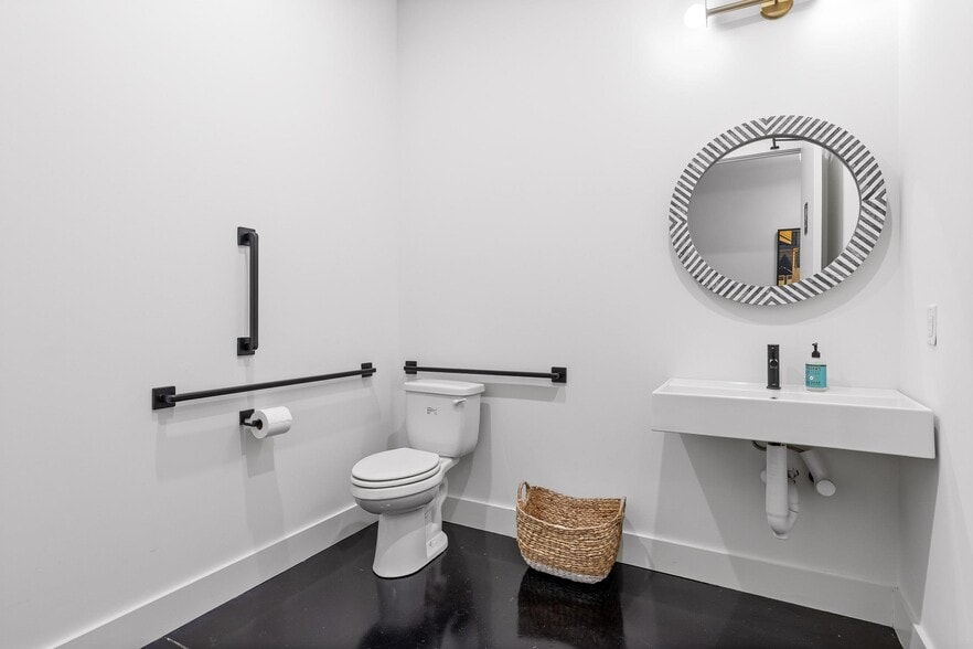 More Photos Of 1412 E Main St, Chattanooga Office For Lease