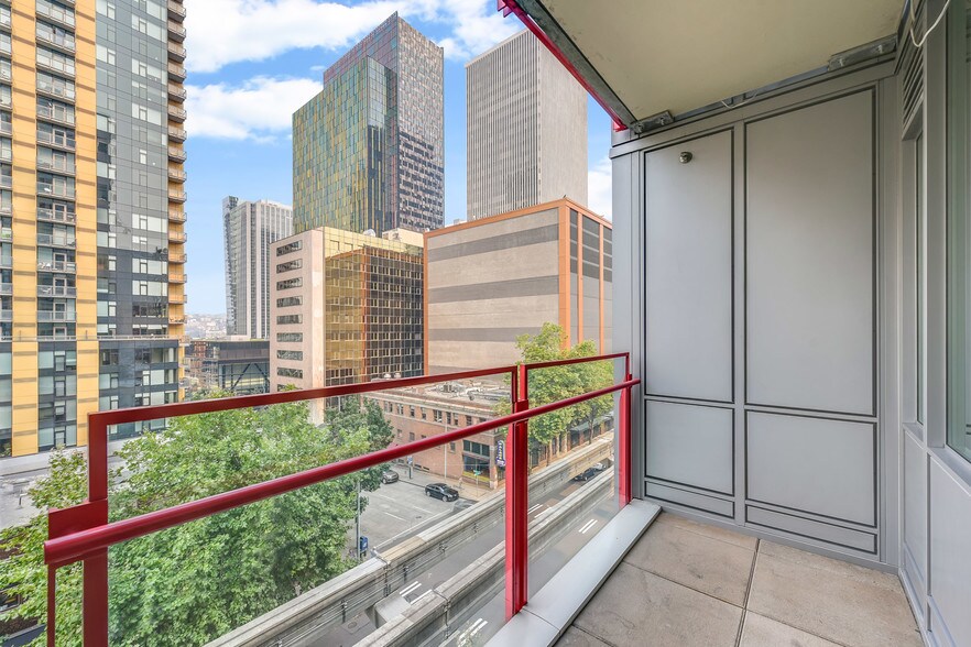 More Photos Of 2105 5th Ave, Seattle Apartments For Lease