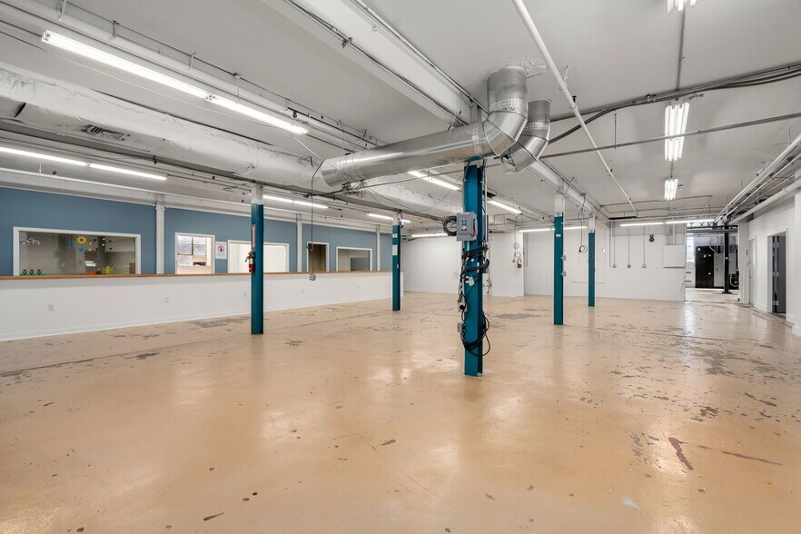 More Photos Of 109 Talcott Rd, West Hartford Manufacturing For Sale
