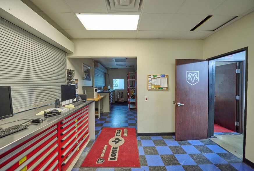 More Photos Of 1902 E Central Texas Expy, Killeen Auto Dealership For Sale