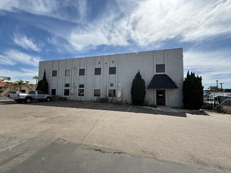 More Photos Of 7901 Vickers St, San Diego Medical For Sale