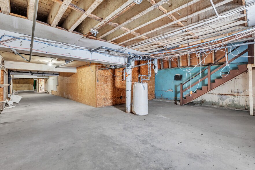 More Photos Of 203 Long Plain Rd, Whately Service For Sale