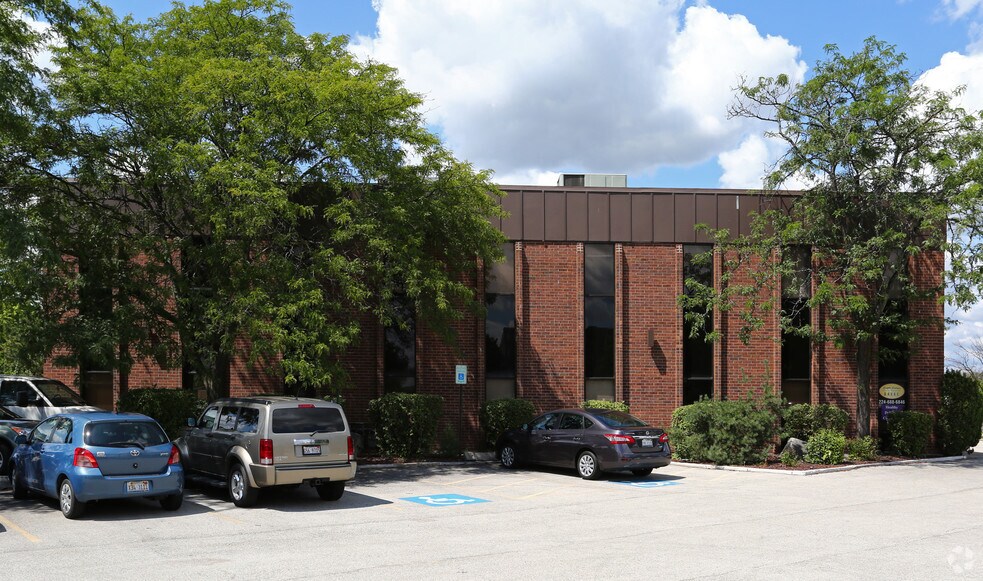 More Photos Of 1080 Nerge Rd, Elk Grove Village Office For Lease