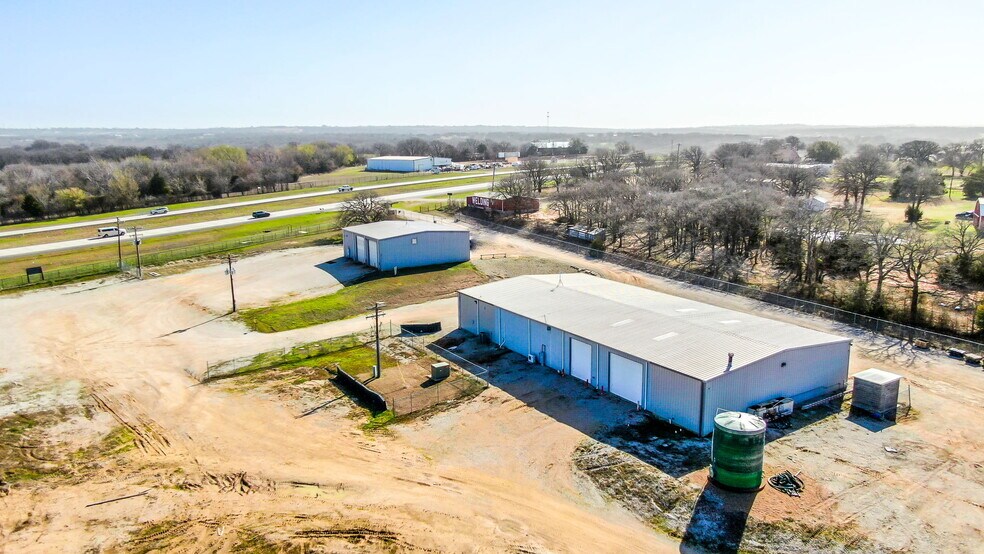 More Photos Of 3997 N US Highway 287, Alvord Warehouse For Lease