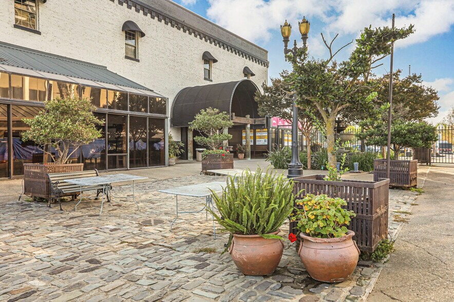 More Photos Of 445 W Weber Ave, Stockton Office For Lease