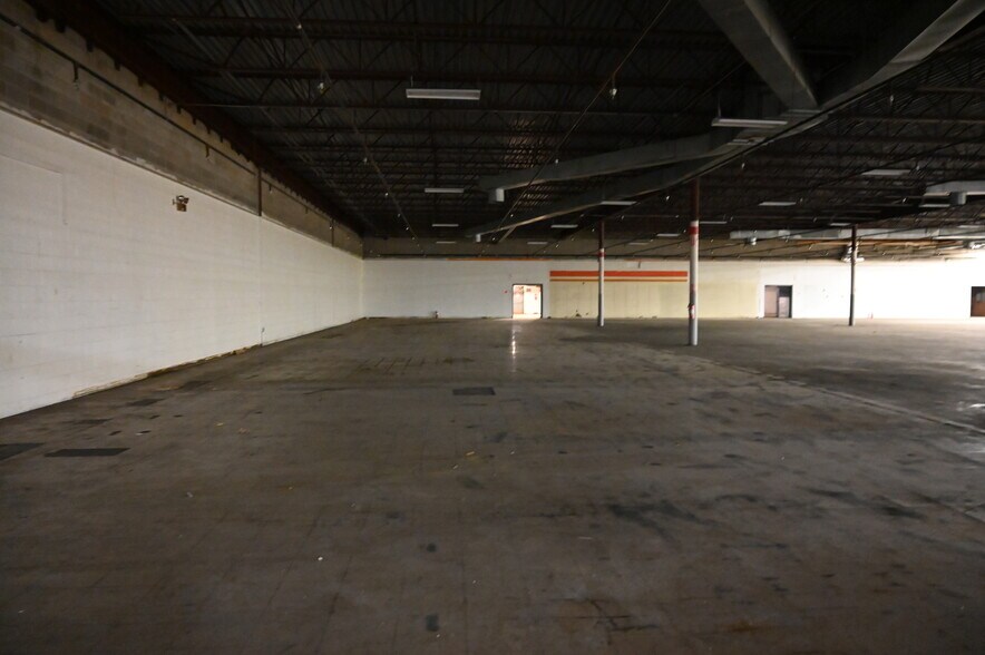 More Photos Of 2300 Claremont Ave, Ashland Storefront For Sale