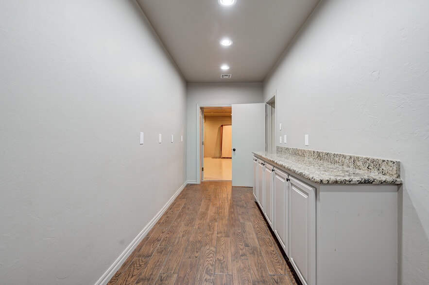 More Photos Of 450 E Main St, Yukon Religious Facility For Sale