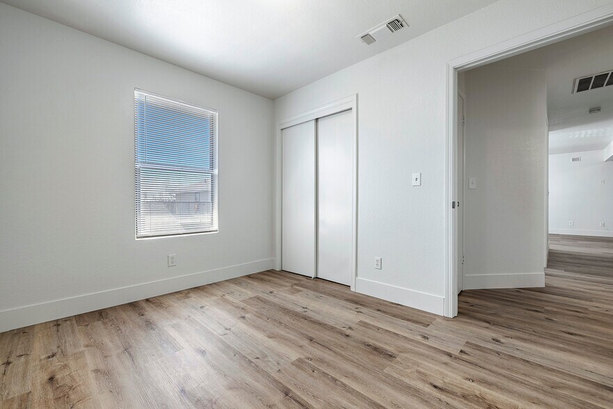 More Photos Of 1911 E Saginaw Way, Fresno Apartments For Sale