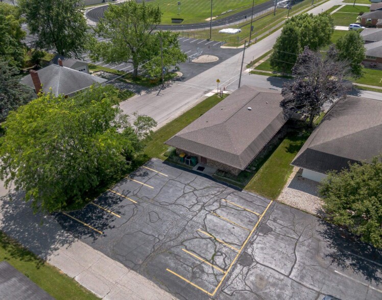 More Photos Of 124 S Green St, Greentown Office For Sale