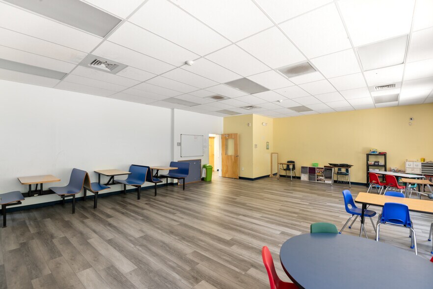 More Photos Of 1224 Old Cherokee Rd, Lexington Daycare Center For Sale