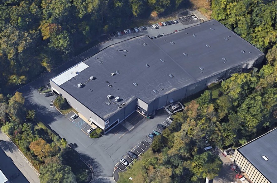 More Photos Of 3 Alpine Ct, Chestnut Ridge Service For Lease