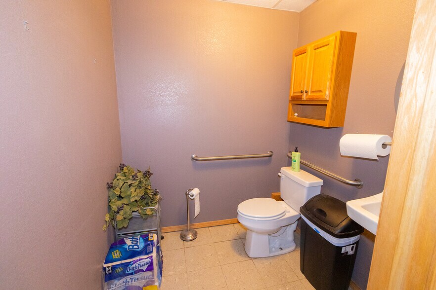 More Photos Of 1919 W Central Ave, El Dorado Warehouse For Lease