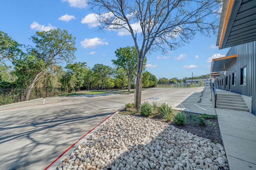 More Photos Of 4503 N Stahl Park, San Antonio Unknown For Lease