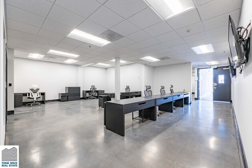 More Photos Of 9419 Mason Ave, Chatsworth Manufacturing For Lease