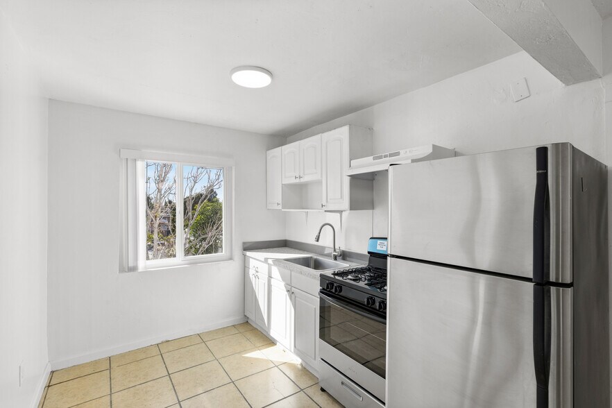 More Photos Of 402 Olivewood Ter, San Diego Multifamily For Sale