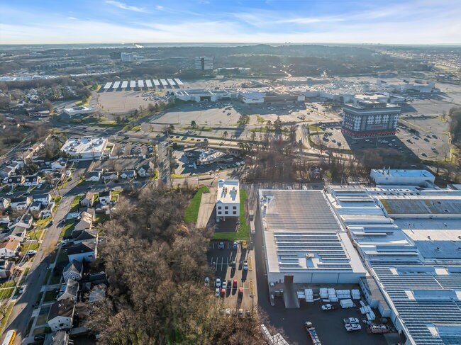 More Photos Of 374 Green St, Woodbridge Coworking Space