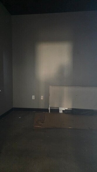 More Photos Of 1713 Park Pl, College Station General Retail For Lease