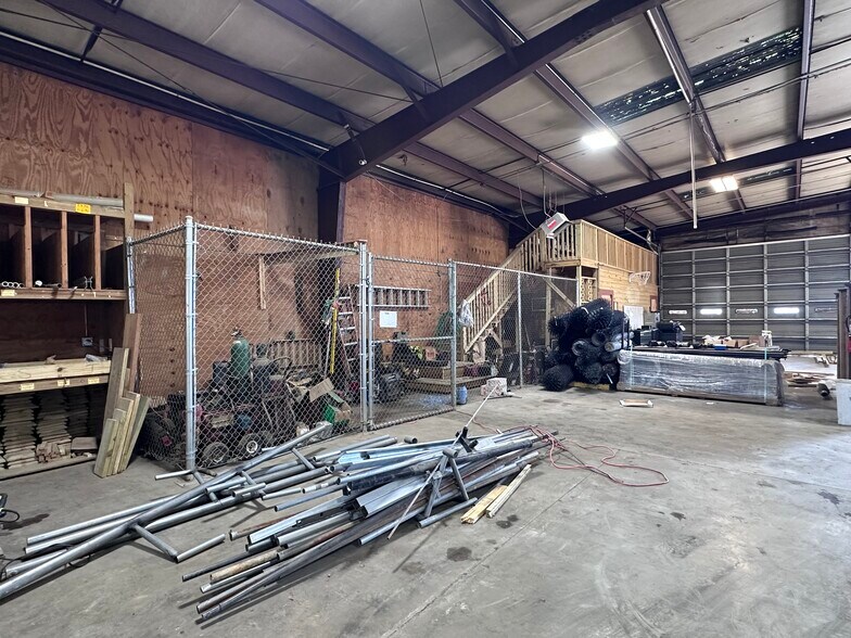 More Photos Of 207 Edison Ave, Benton Office For Lease