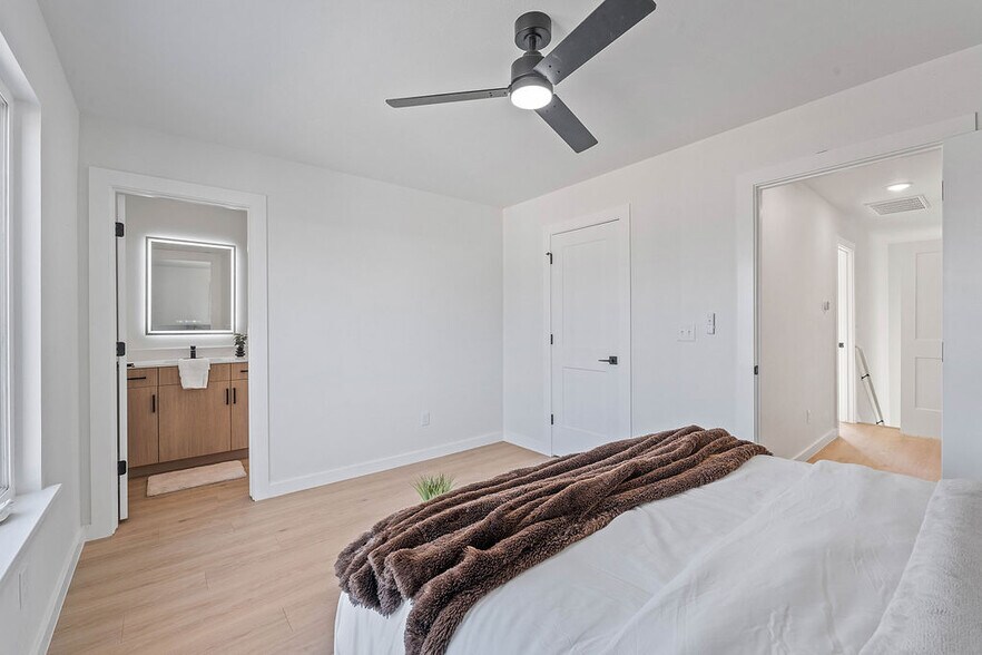 More Photos Of 2004 S Razorback Rd, Fayetteville Apartments For Sale