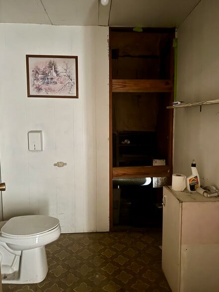 More Photos Of 253 E Main St, Klamath Falls General Retail For Sale