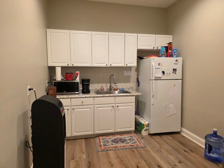 More Photos Of 181 Bluffton Rd, Bluffton Office For Lease