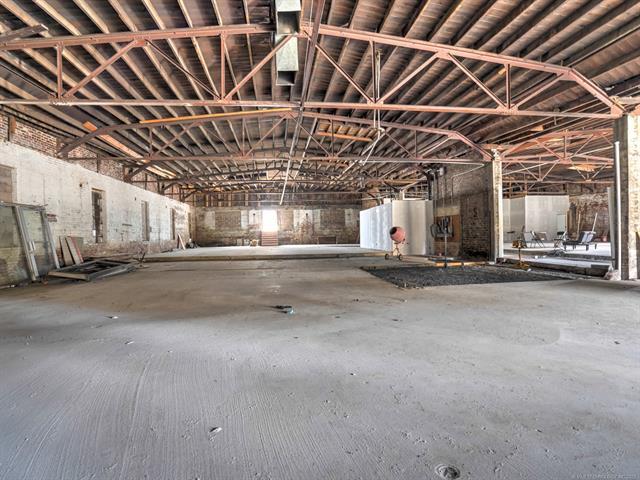 More Photos Of 800 W Okmulgee St, Muskogee Light Distribution For Sale