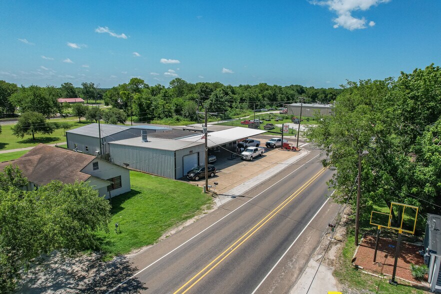 More Photos Of 418 S Commerce St, Bremond Auto Repair For Sale