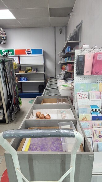 More Photos Of 2840 Bainbridge Ave, Burnaby General Retail For Lease