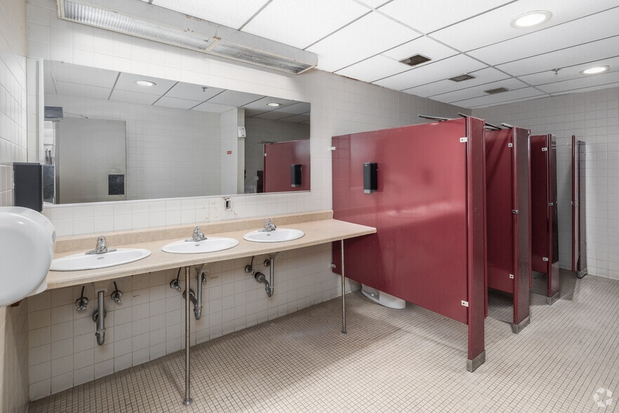 More Photos Of 500 Corporate Dr, Mahwah Flex For Sale