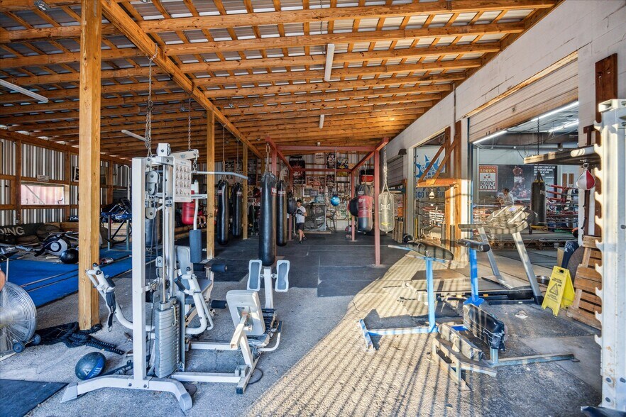 More Photos Of 5528 N Lamar Blvd, Austin Auto Repair For Lease