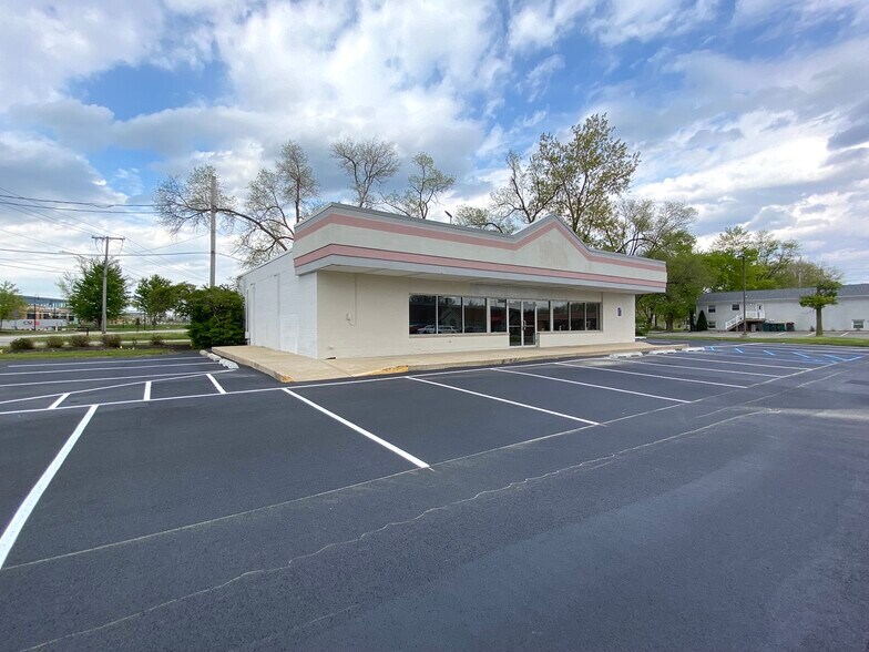 More Photos Of 2306 Calumet Ave, Valparaiso Convenience Store For Sale