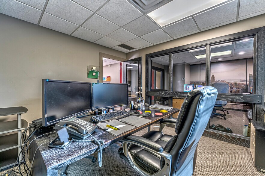 More Photos Of 921 N Lahoma Ave, Norman Light Manufacturing For Sale