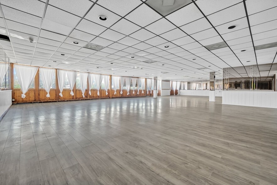 More Photos Of 1224 NE 163rd St, North Miami Beach Storefront Retail Office For Sale