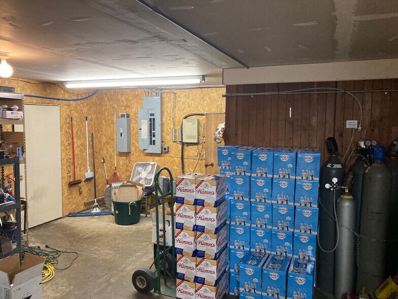 More Photos Of 220 Towner Ave, Larimore Flex For Sale