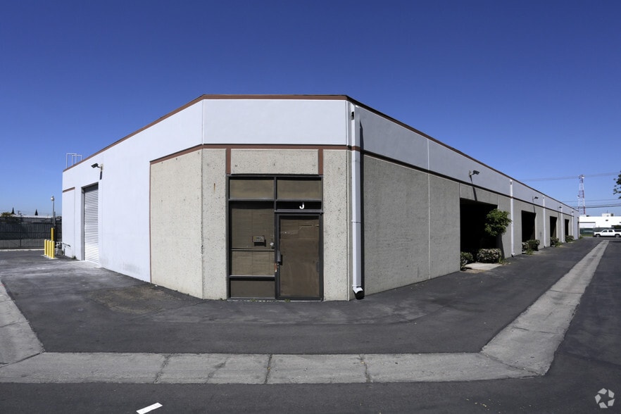 More Photos Of 3010 E Coronado St, Anaheim Manufacturing For Lease